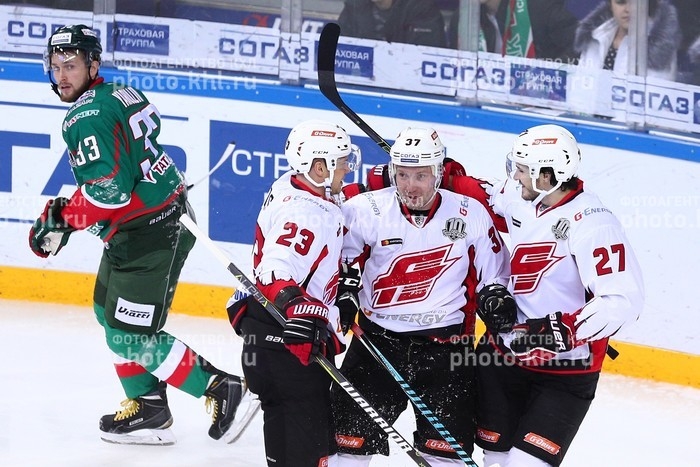 Photo hockey KHL : Duel au sommet  - KHL - Kontinental Hockey League