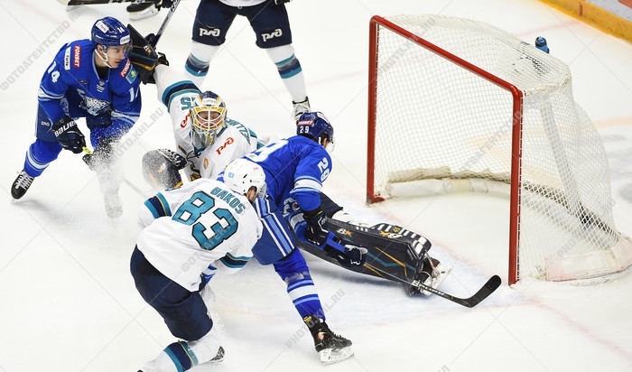 Photo hockey KHL : Duel de flins - KHL - Kontinental Hockey League
