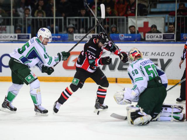 Photo hockey KHL : Duels intenses - KHL - Kontinental Hockey League