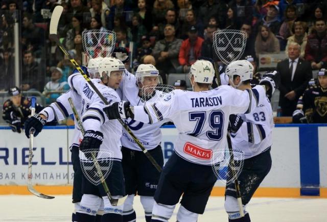 Photo hockey KHL : Hey, mister policeman - KHL - Kontinental Hockey League