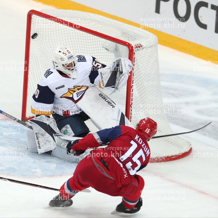 Photo hockey KHL : Kozun frappe - KHL - Kontinental Hockey League