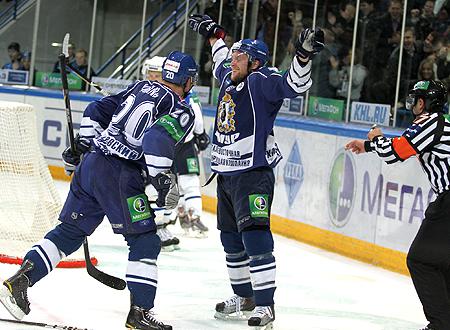 Photo hockey KHL : La bataille fait rage - KHL - Kontinental Hockey League
