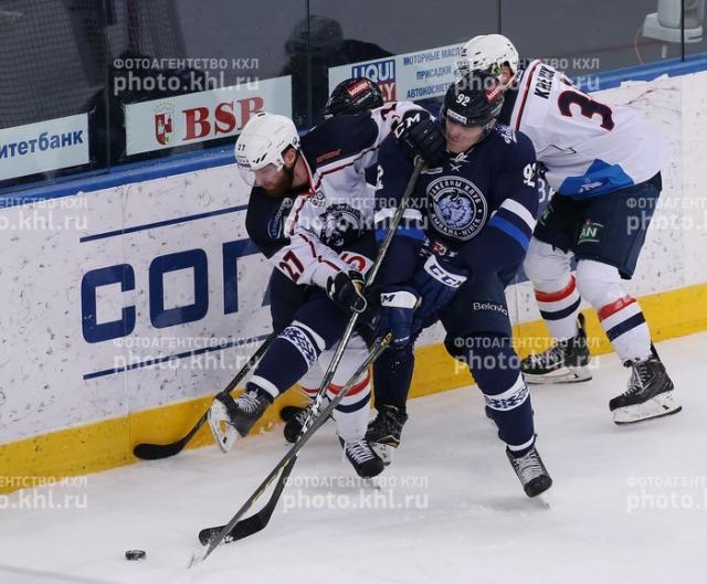 Photo hockey KHL : La charge du Bison - KHL - Kontinental Hockey League