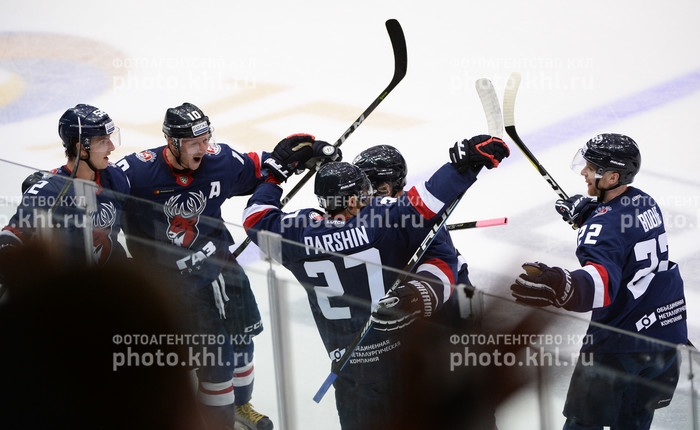 Photo hockey KHL : La charge du cerf - KHL - Kontinental Hockey League