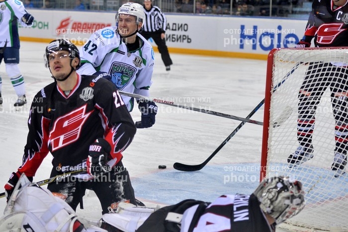 Photo hockey KHL : La charge du Mammouth - KHL - Kontinental Hockey League