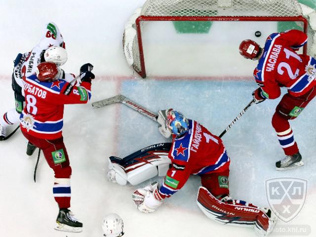 Photo hockey KHL : La chasse se poursuit - KHL - Kontinental Hockey League