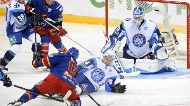 Photo hockey KHL : La fte finlandaise gche - KHL - Kontinental Hockey League