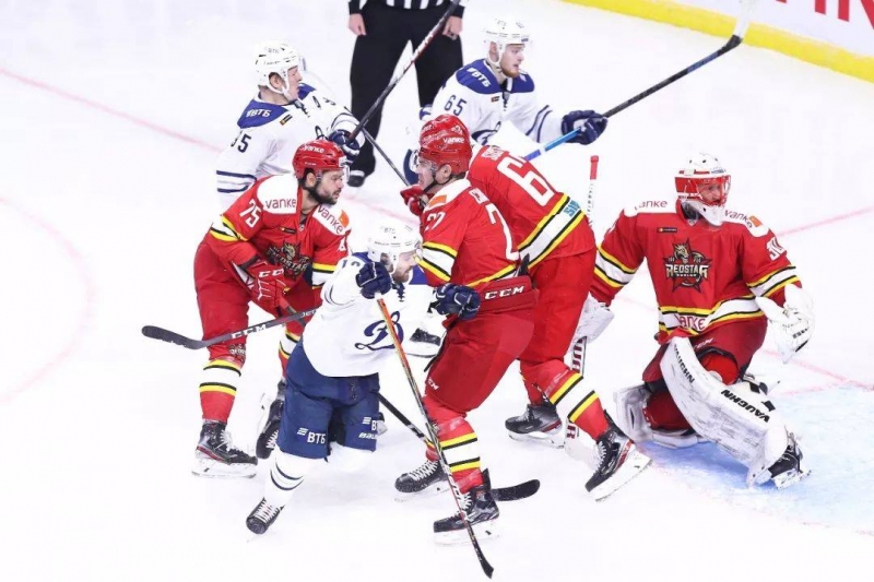 Photo hockey KHL : La main verte - KHL - Kontinental Hockey League