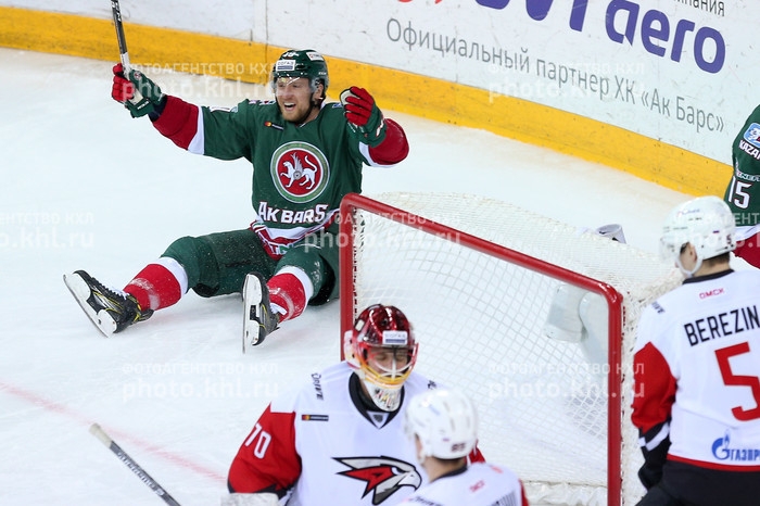 Photo hockey KHL : La panthre croque l