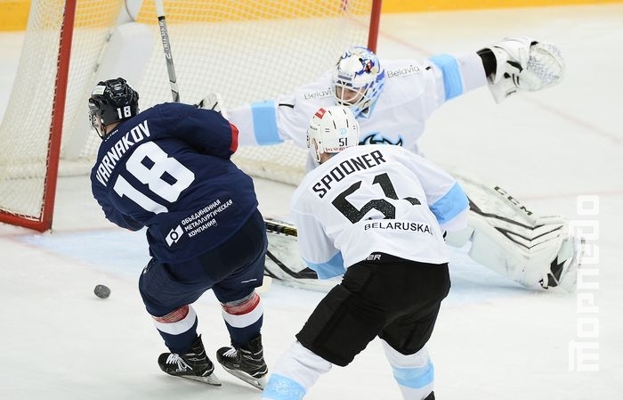 Photo hockey KHL : Le Cerf plus rapide que le Bison - KHL - Kontinental Hockey League