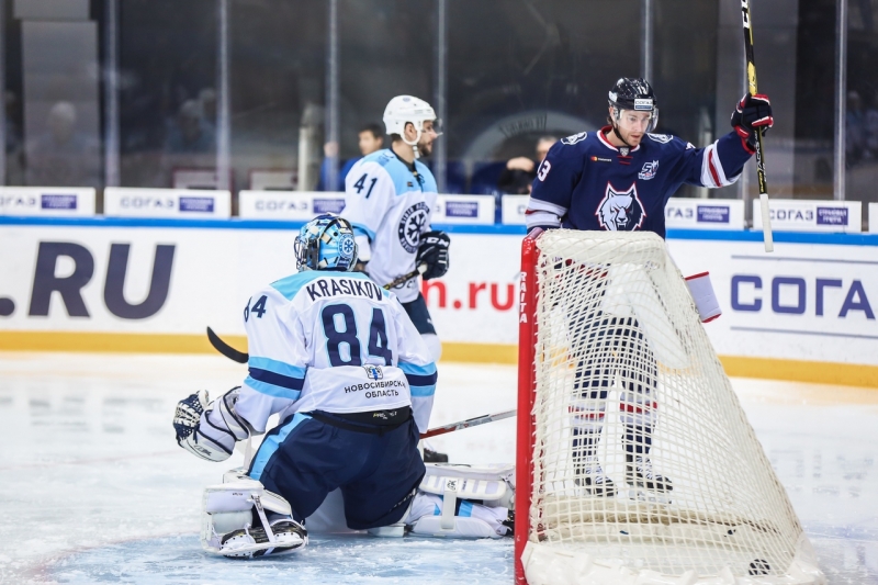 Photo hockey KHL : Le Loup franchit la neige - KHL - Kontinental Hockey League