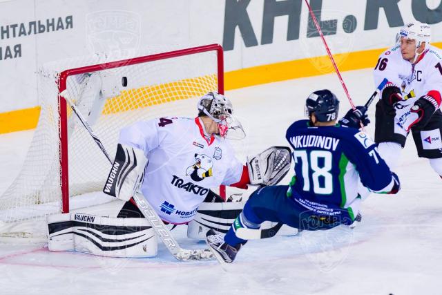 Photo hockey KHL : Le Mammouth chasse l