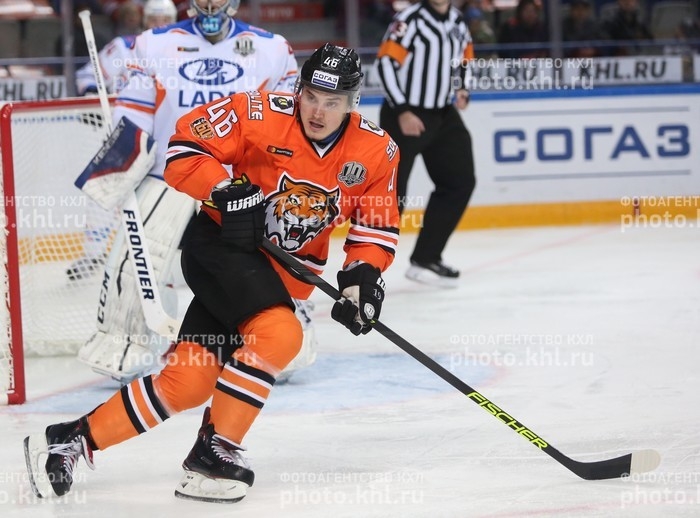 Photo hockey KHL : Le Tigre en chasse - KHL - Kontinental Hockey League