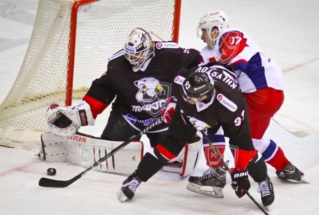 Photo hockey KHL : Le Traktor fait drailler le train - KHL - Kontinental Hockey League