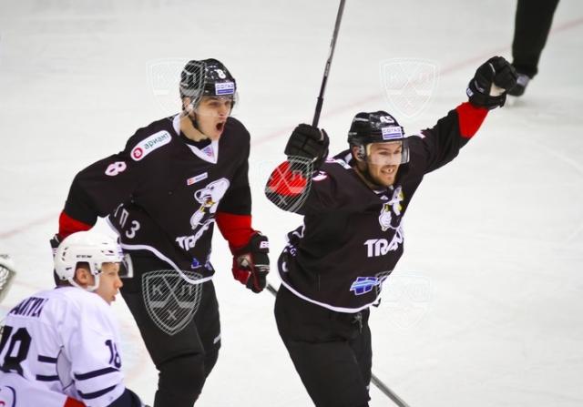 Photo hockey KHL : Le Traktor lutte encore - KHL - Kontinental Hockey League