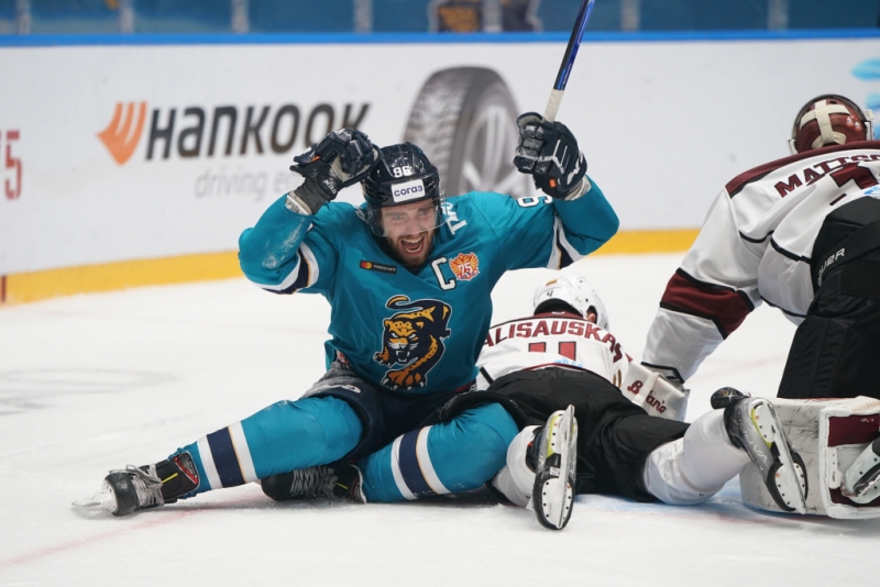 Photo hockey KHL : Les crocs des fauves - KHL - Kontinental Hockey League
