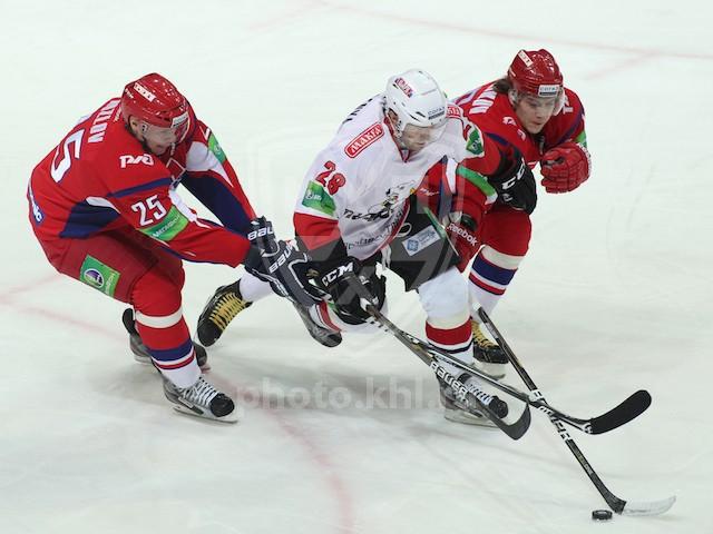 Photo hockey KHL : Srieux et appliqu - KHL - Kontinental Hockey League