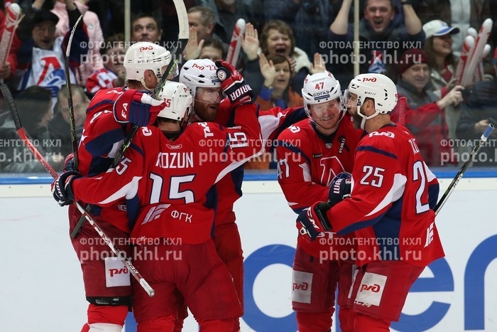 Photo hockey KHL : Train grande vitesse - KHL - Kontinental Hockey League