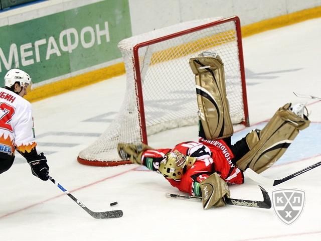 Photo hockey KHL: Les Sidrurgistes durs comme l