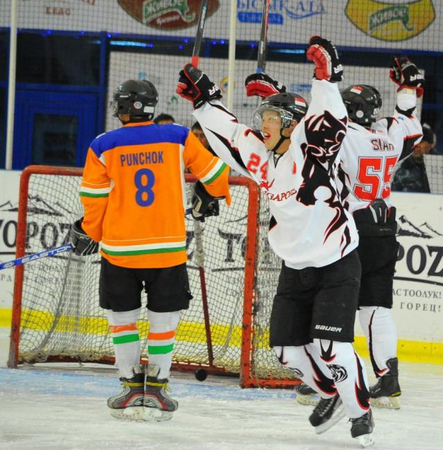 Photo hockey Les Kirghizes passent en tte - Hockey dans le Monde