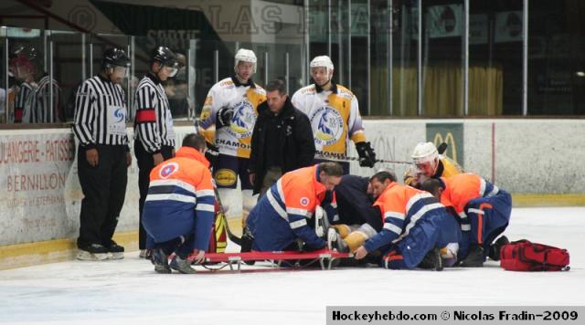 Photo hockey LM Chamonix : T. Geffroy bless - Ligue Magnus : Chamonix  (Les Pionniers)