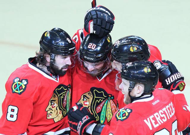 Photo hockey NHL : Chicago devant - NHL : National Hockey League - AHL