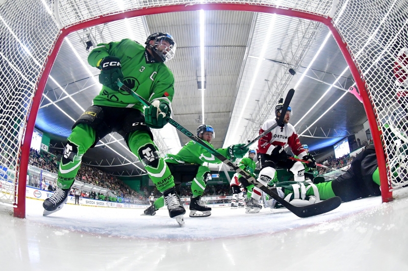 Photo hockey TELH : La chute - TELH - Tipsport Extraliga Lednho Hokeje