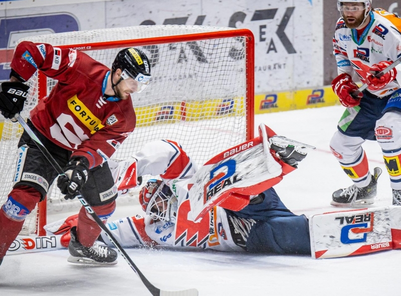 Photo hockey TELH : Lutte sommitale - TELH - Tipsport Extraliga Lednho Hokeje