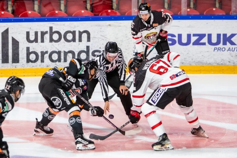 Photo hockey Tipos Extraliga : Choc en haut - Tipos Extraliga