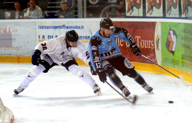 Photo hockey Un attaquant recherche un club - Division 2