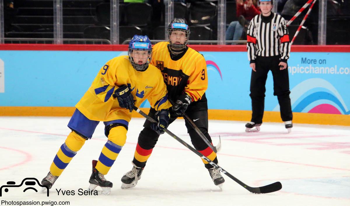 Photo hockey match Germany - Sweden