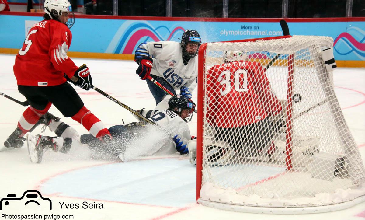 Photo hockey match Switzerland - United States of America