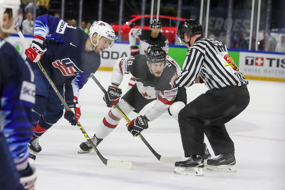 Photo hockey match United States of America - Canada