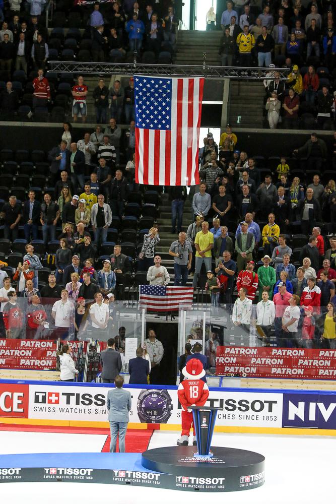 Photo hockey match United States of America - Canada
