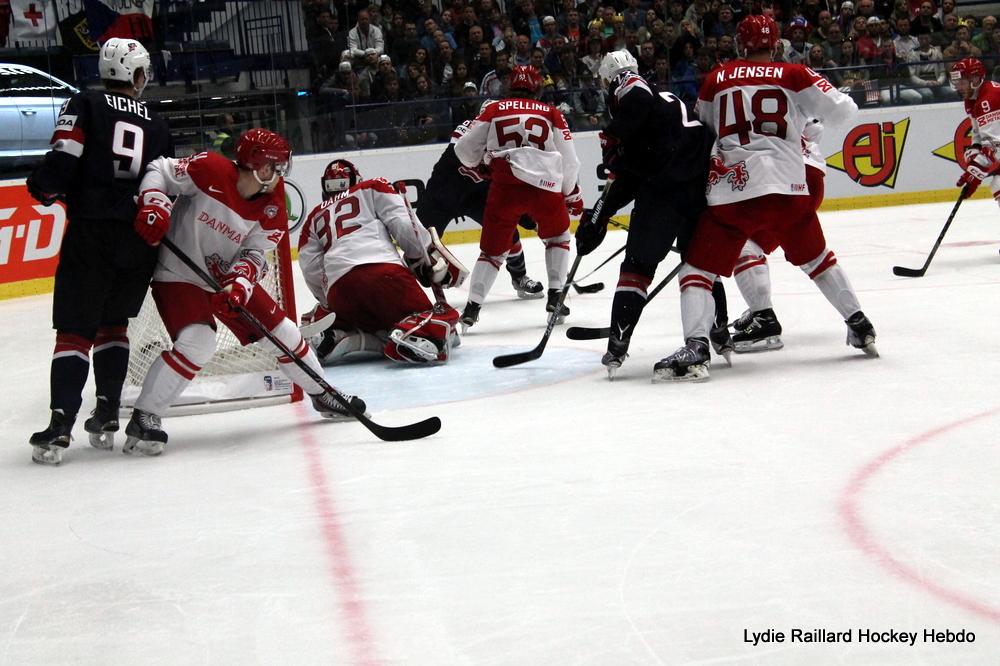 Photo hockey match United States of America - Denmark