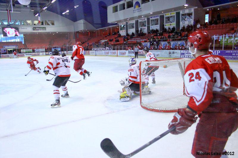 Photo hockey reportage CM U20 : Les Vikings impitoyables