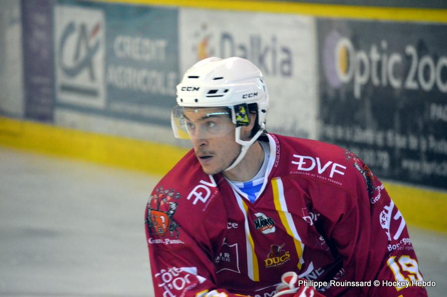 Photo hockey reportage Les Ducs djouent le Gamyo