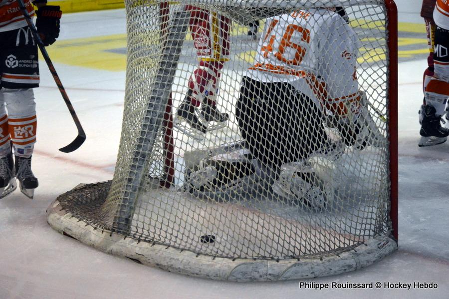 Photo hockey reportage Les Ducs djouent le Gamyo