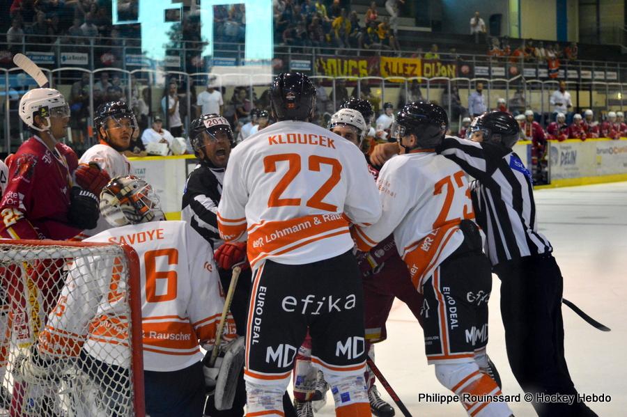 Photo hockey reportage Les Ducs djouent le Gamyo