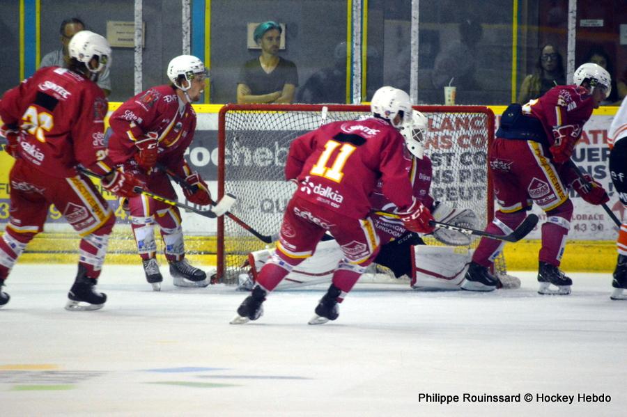 Photo hockey reportage Les Ducs djouent le Gamyo