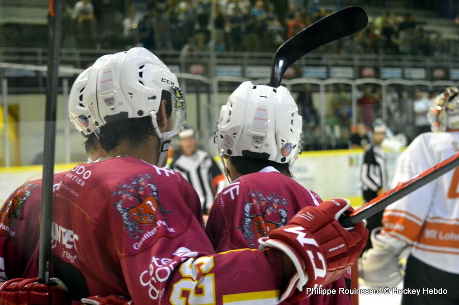 Photo hockey reportage Les Ducs djouent le Gamyo