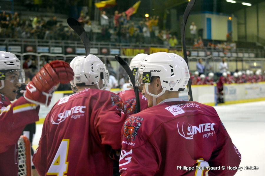 Photo hockey reportage Les Ducs djouent le Gamyo