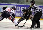 Photo hockey reportage Les Ducs survolent la rencontre 