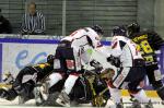 Photo hockey reportage Les Ducs survolent la rencontre 