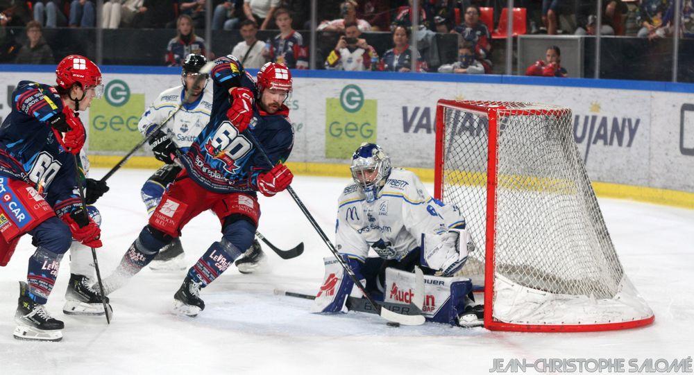 Photo hockey reportage TELH : Le champion n'a pas dit son dernier mot