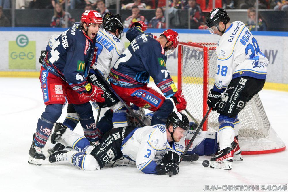 Photo hockey reportage TELH : Le champion n'a pas dit son dernier mot