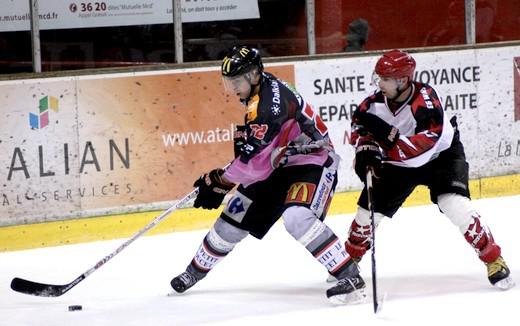 Photo hockey  -  - Les Gothiques pousuivent leur série.