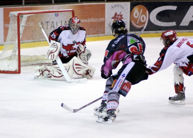 Photo hockey  -  - Les Gothiques pousuivent leur série.