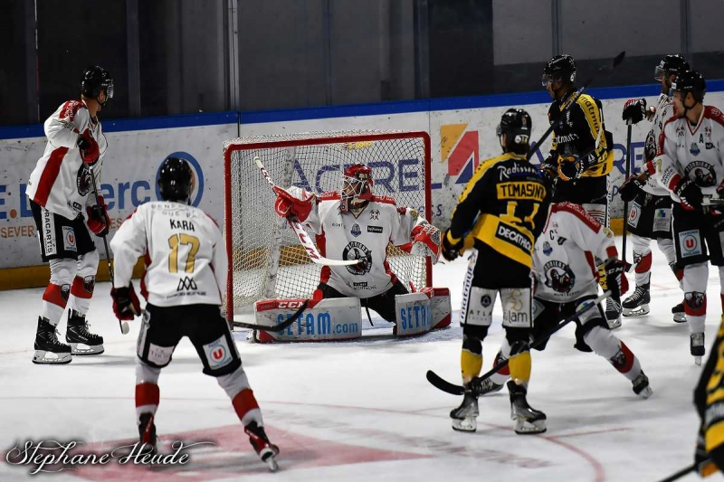 Photo hockey  - Ligue Magnus : 19ème journée : Rouen vs Chamonix  - Des Dragons intraitables