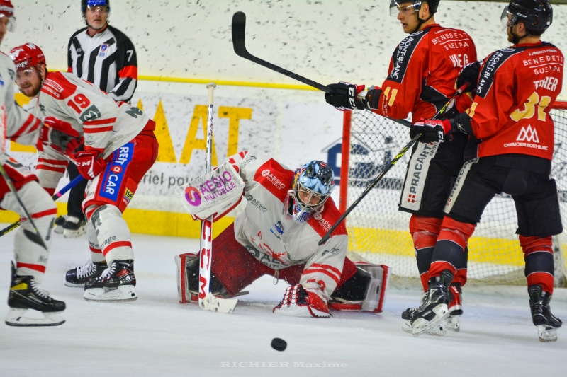 Photo hockey Coupe de France -  : Chamonix  vs Grenoble  - Grenoble accède aux 8èmes de finale sans briller